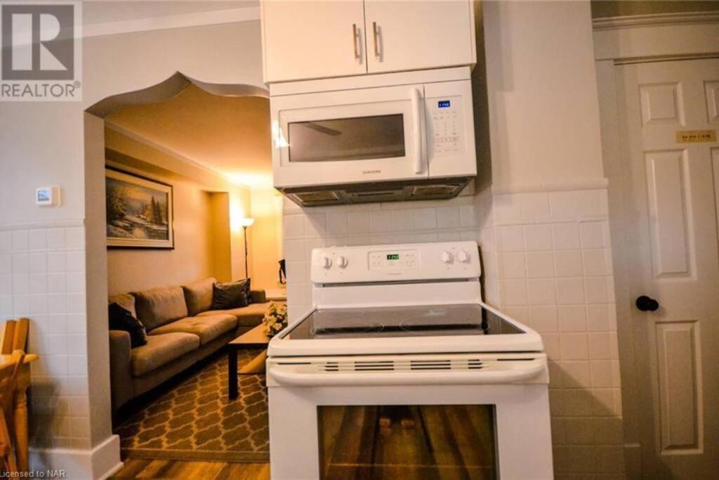 Cozy 3 Bedroom Downtown Cottage With Complimentary Breakfast Delivered Daily To The Rental Niagara Falls Exterior foto