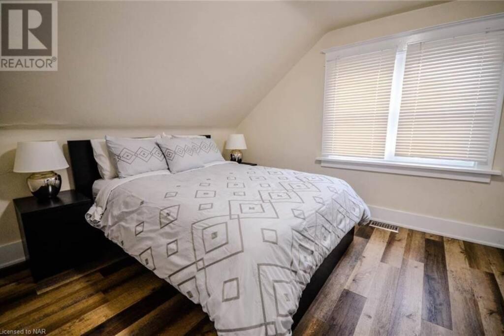 Cozy 3 Bedroom Downtown Cottage With Complimentary Breakfast Delivered Daily To The Rental Niagara Falls Exterior foto