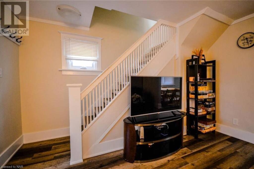 Cozy 3 Bedroom Downtown Cottage With Complimentary Breakfast Delivered Daily To The Rental Niagara Falls Exterior foto