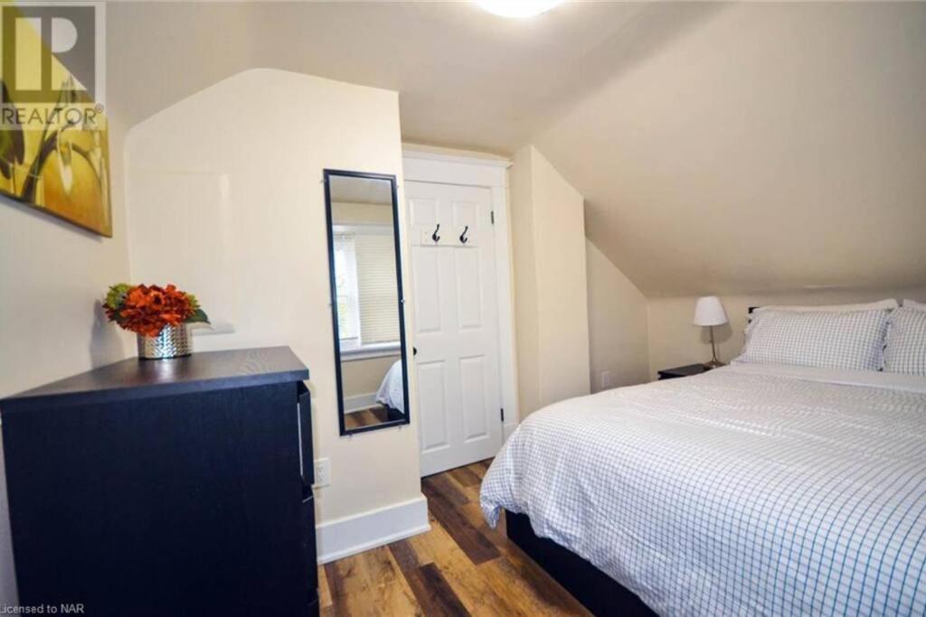 Cozy 3 Bedroom Downtown Cottage With Complimentary Breakfast Delivered Daily To The Rental Niagara Falls Exterior foto