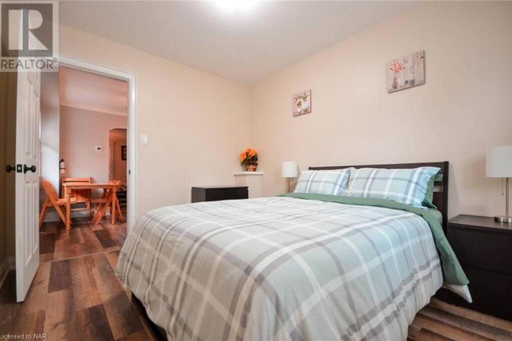 Cozy 3 Bedroom Downtown Cottage With Complimentary Breakfast Delivered Daily To The Rental Niagara Falls Exterior foto